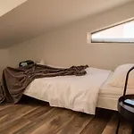 Toni *